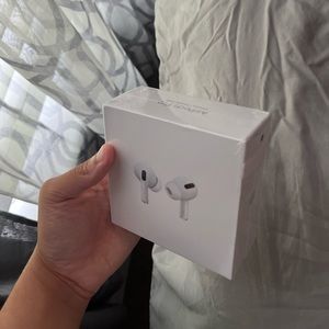 Apple AirPods Pro - 1st Gen.